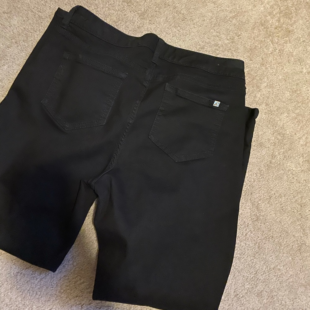 JLo black capri’s size 10, UECwith gold hardware.